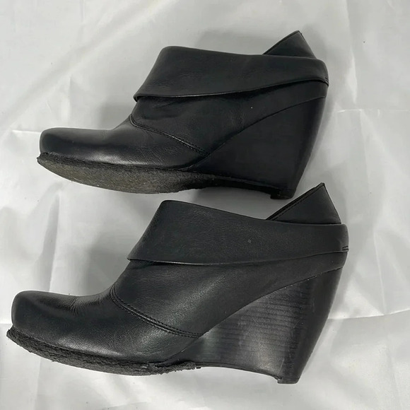 BIVIEL Wedge Booties Black Almond Toe Cuff Leather Textured Rubber Sole Size 37 - Picture 6 of 12